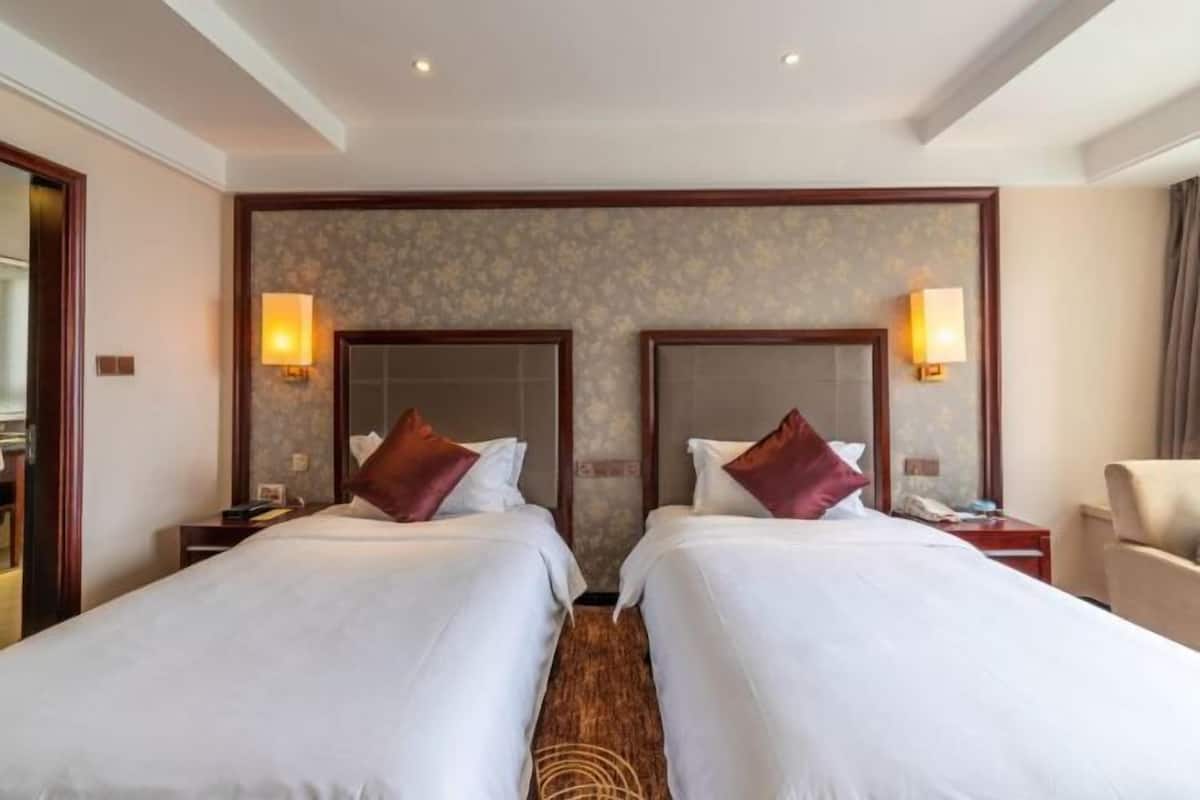1 bedroom, premium bedding, down duvets, minibar