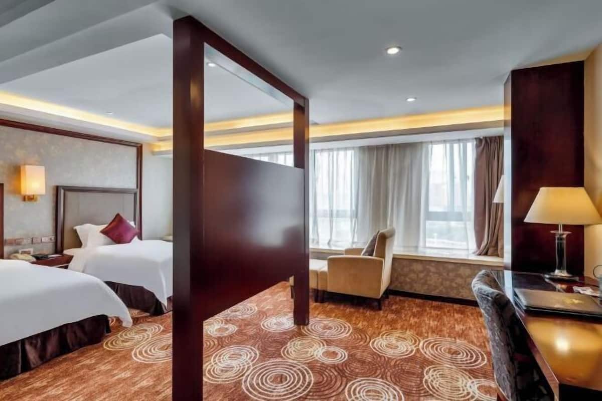 1 bedroom, premium bedding, down duvets, minibar