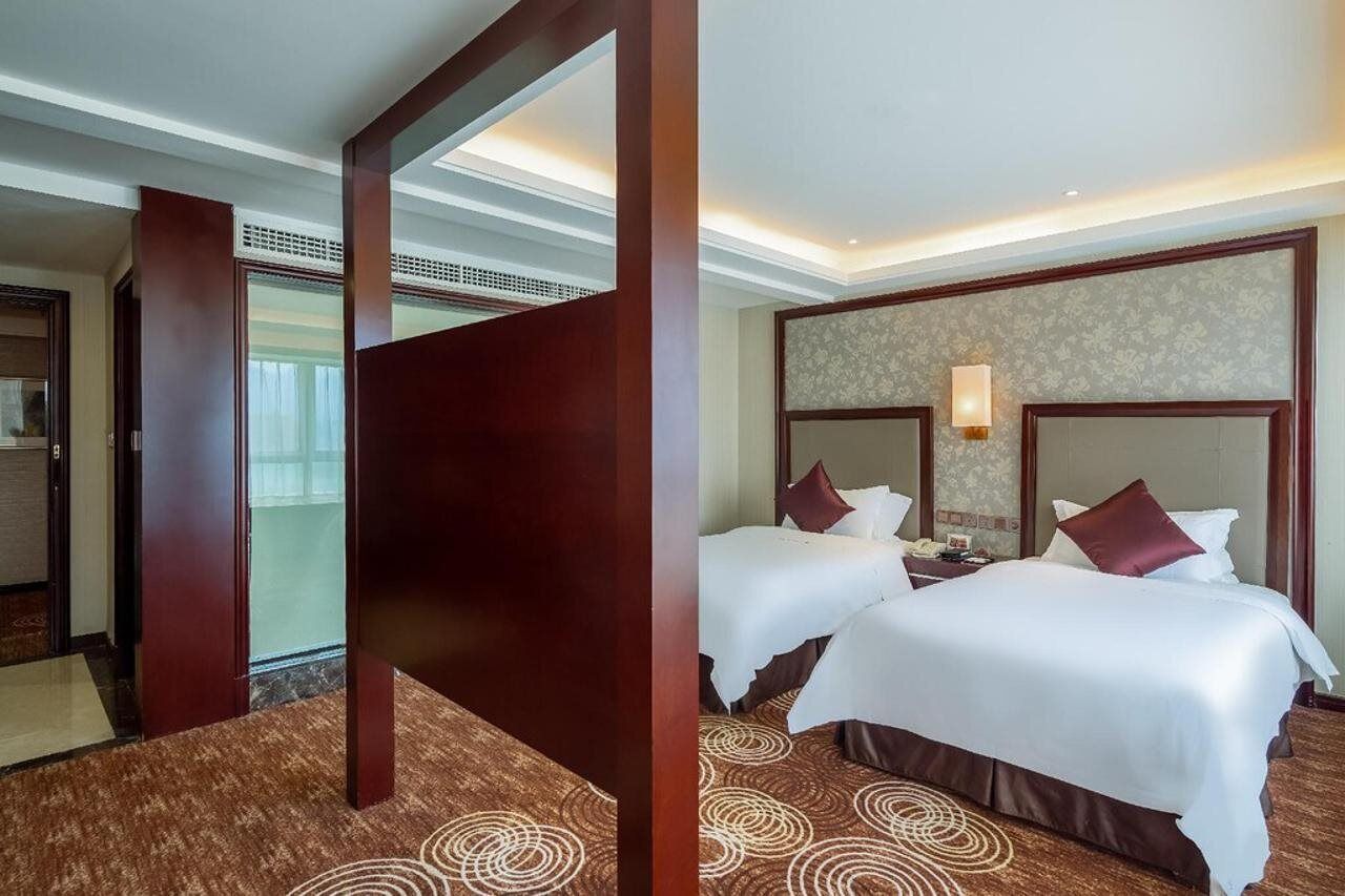 1 bedroom, premium bedding, down duvets, minibar