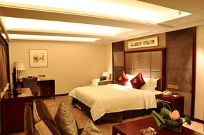 1 多间卧室、高档床上用品、羽绒被、迷你吧