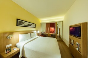 Ropa de cama de alta calidad, edredones de plumas, minibar y caja fuerte