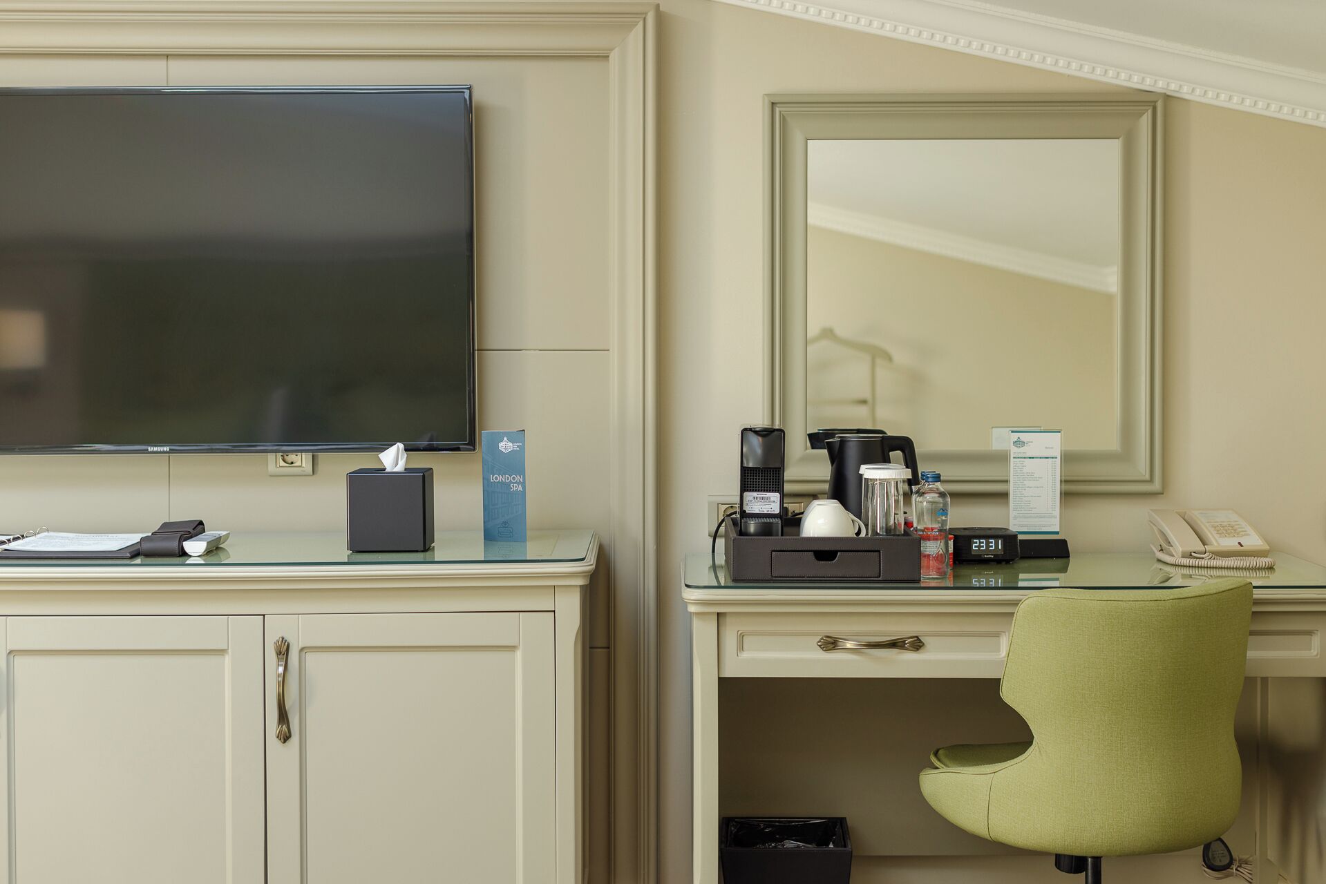 Photo - Hotel London 1889 & Casino