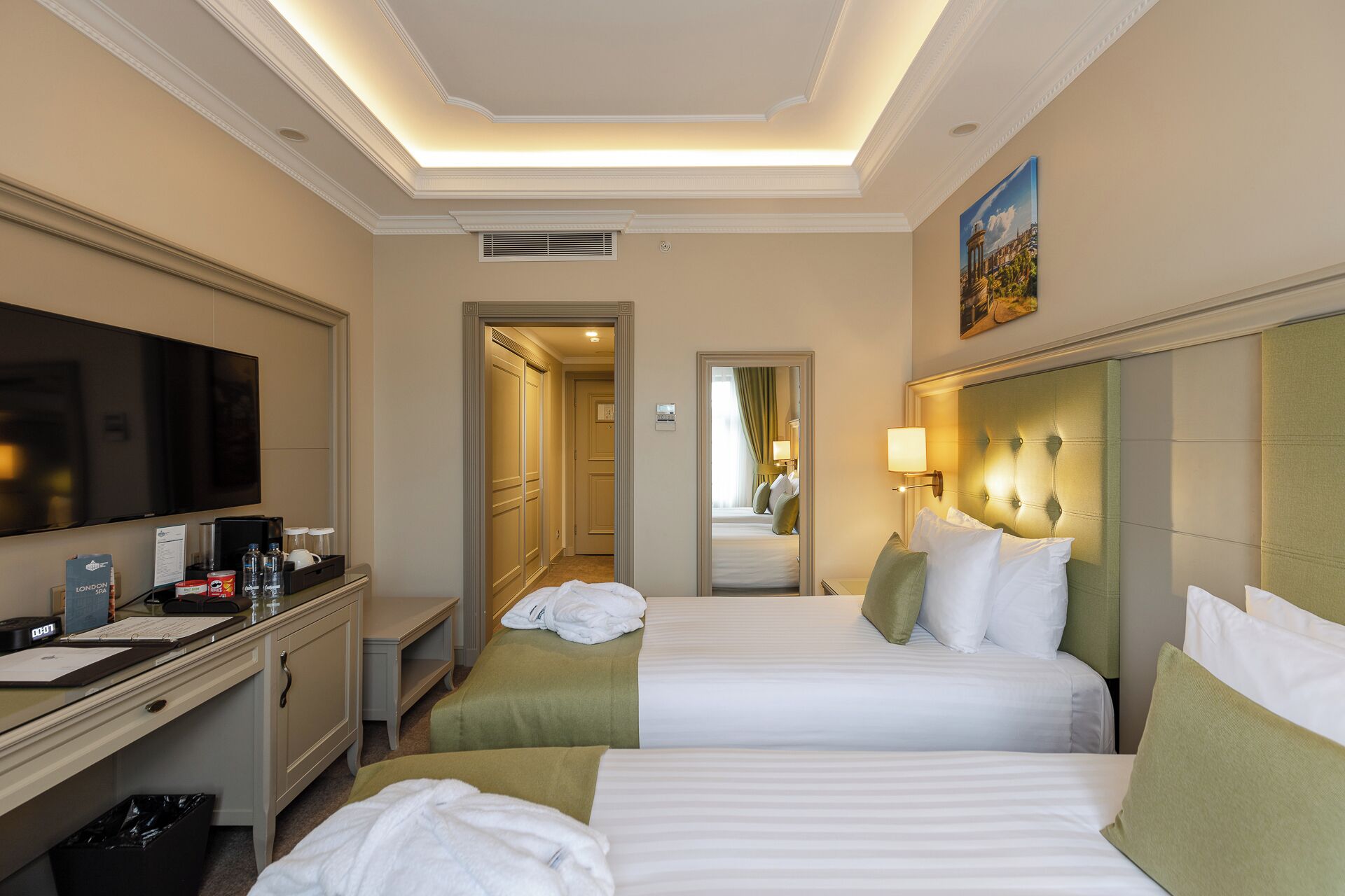 Photo - Hotel London 1889 & Casino