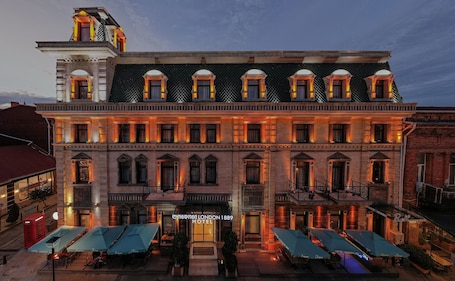 Exterior. Hotel London 1889 & Casino