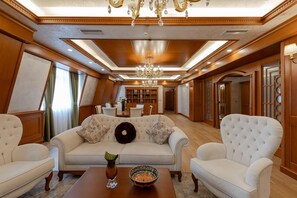 Presidential suite City view | Interior - Hotel London 1889 & Casino (Batumi)