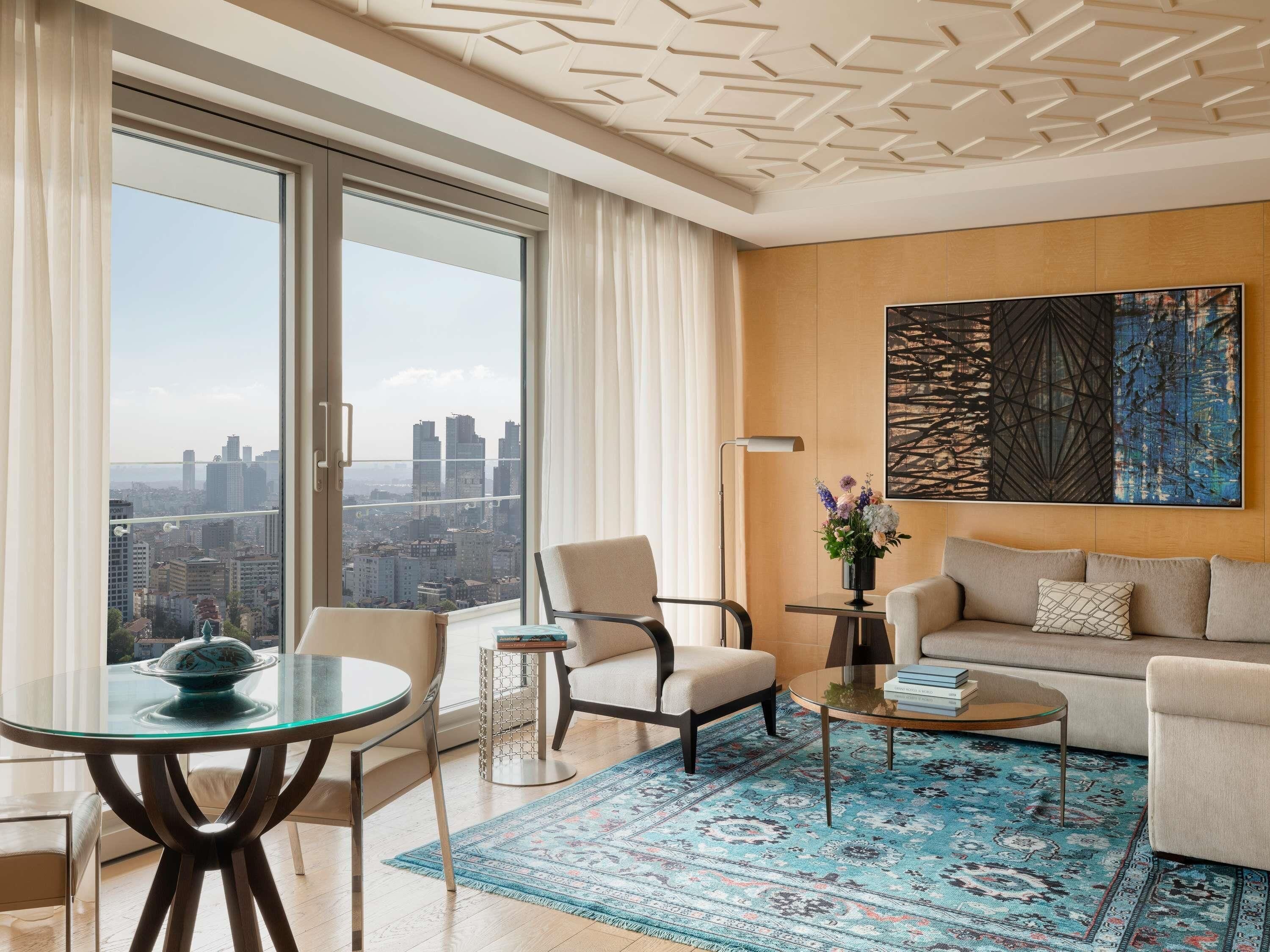 Junior Suite | Premium bedding, minibar, in-room safe, desk