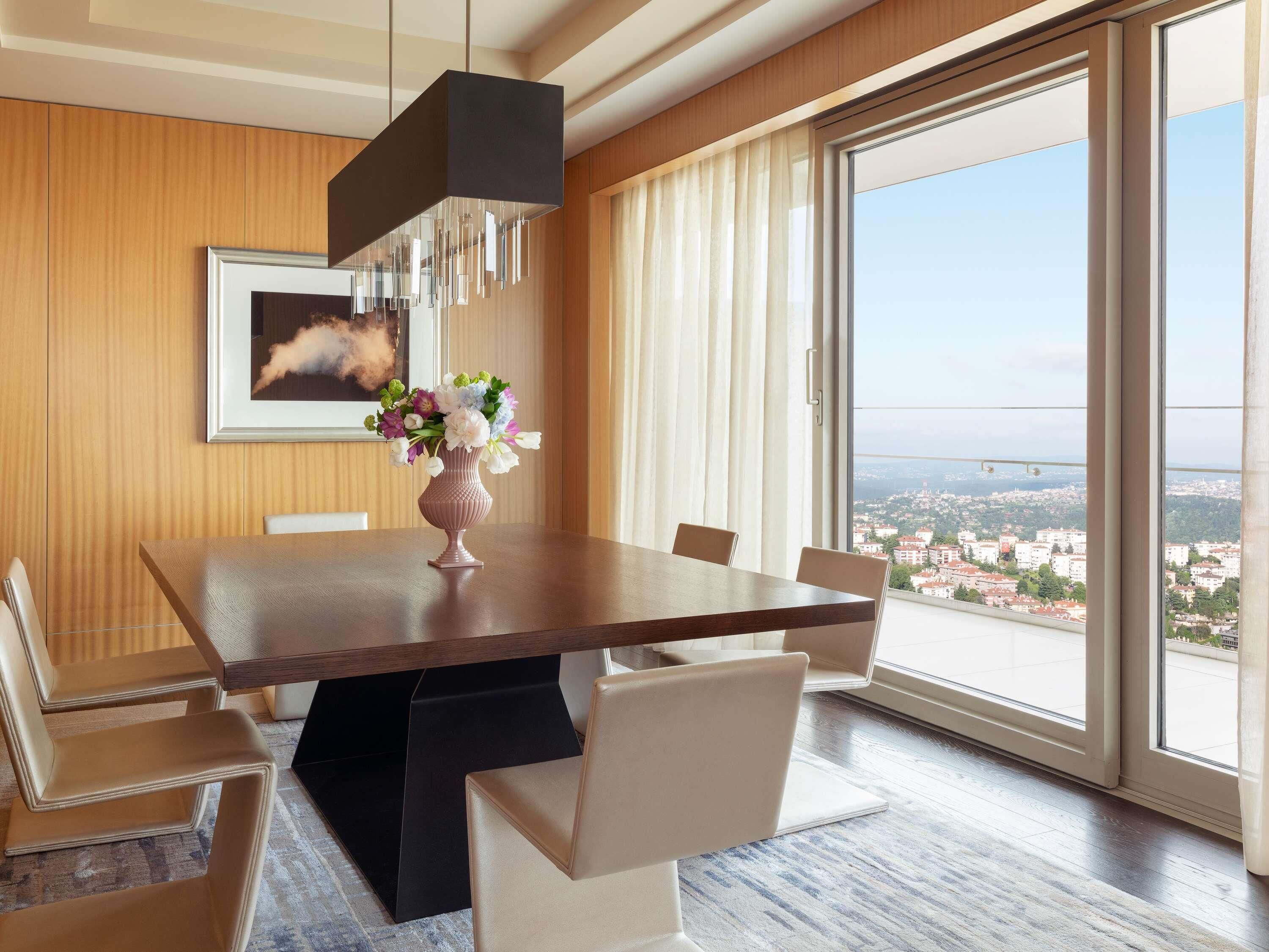 Suite, 1 très grand lit | Literie de qualité supérieure, minibar, coffres-forts dans les chambres