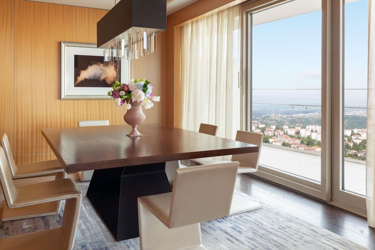 Suite, 1 très grand lit | Literie de qualité supérieure, minibar, coffres-forts dans les chambres