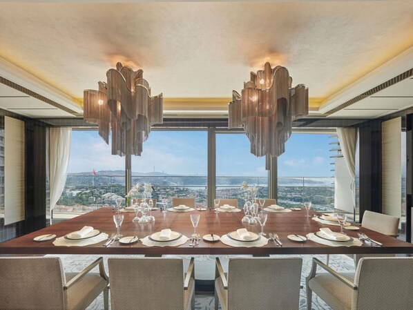 Hochwertige Bettwaren, Minibar, Zimmersafe, Schreibtisch