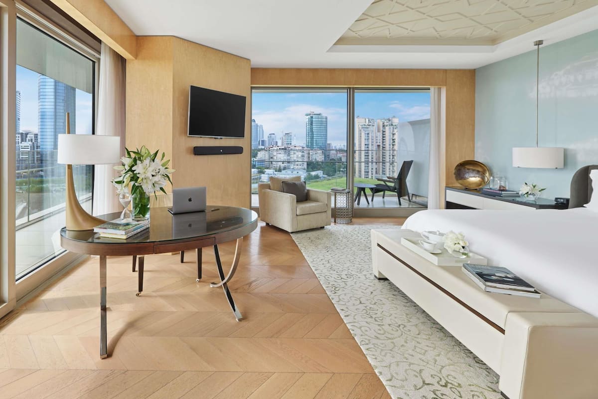 Premium bedding, minibar, in-room safe, desk