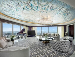 Premium bedding, minibar, in-room safe, desk