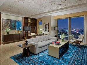 Bosphorus Suite- 1 King Bed, 183 sqm | Peralatan tempat tidur premium, bar mini, peti besi dalam bilik, meja 