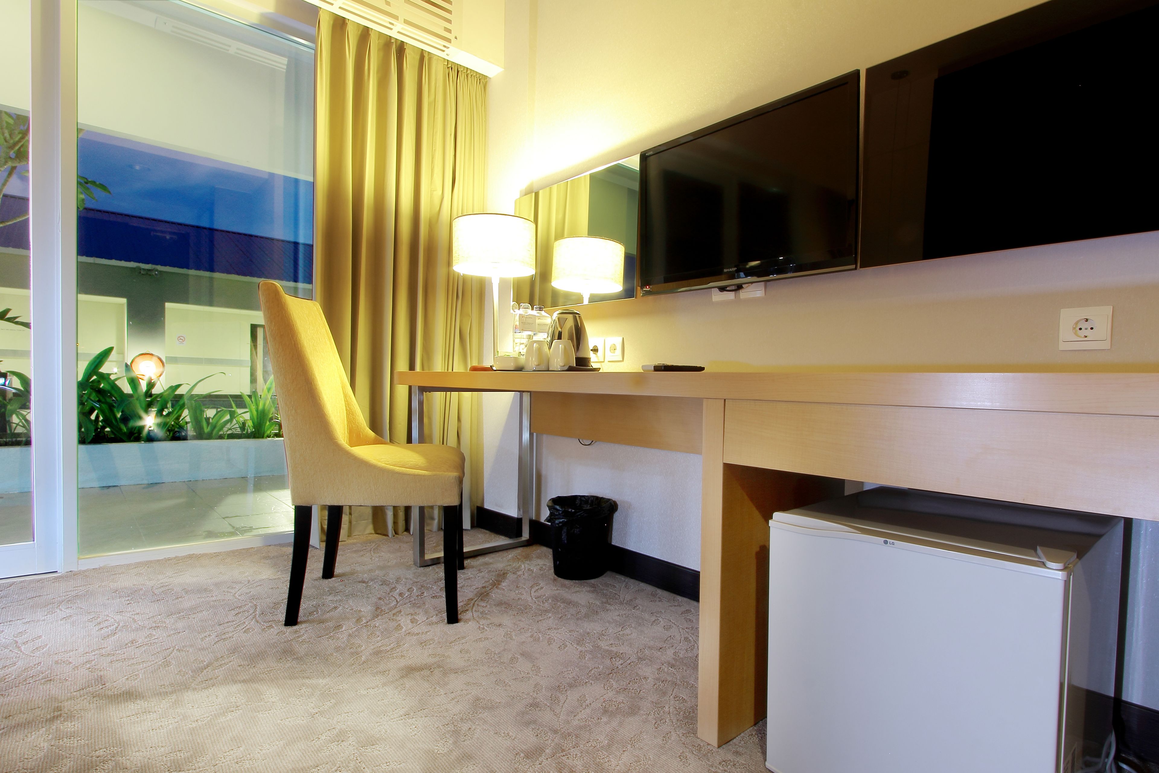 grand deluxe room | 1 bedroom, in-room safe, desk, laptop workspace