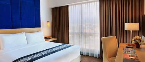 デラックス ルーム クイーンベッド 1 台 | 1 室のベッドルーム、セーフティボックス (室内)、デスク、ノートパソコン用作業スペース