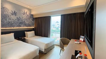Kamar Deluks, 2 Tempat Tidur Twin | Brankas, meja kerja, ruang kerja ramah laptop, dan kedap suara
