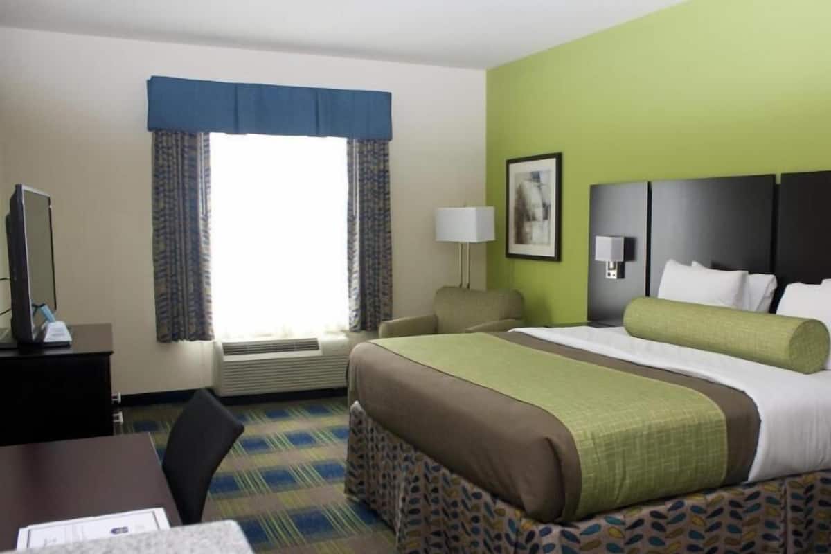 In-room safe, desk, laptop workspace, iron/ironing board