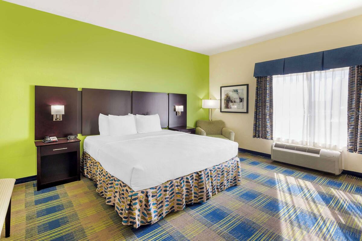 in-room safe, desk, laptop workspace, iron/ironing board