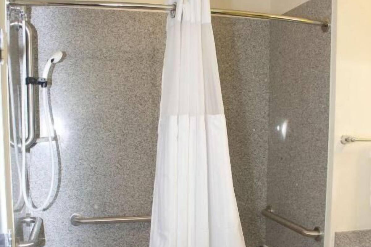 Artículos de tocador gratuitos, secador de pelo, toallas