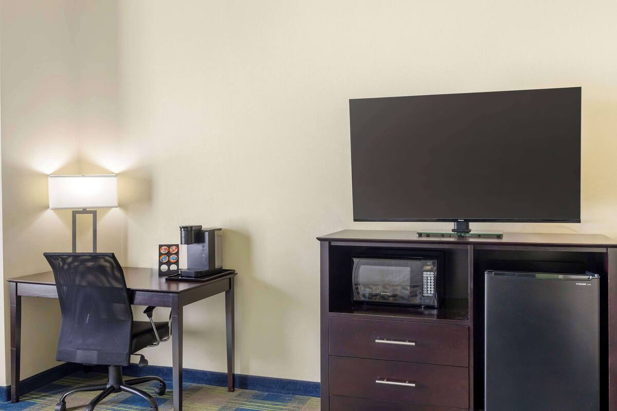 in-room safe, desk, laptop workspace, iron/ironing board