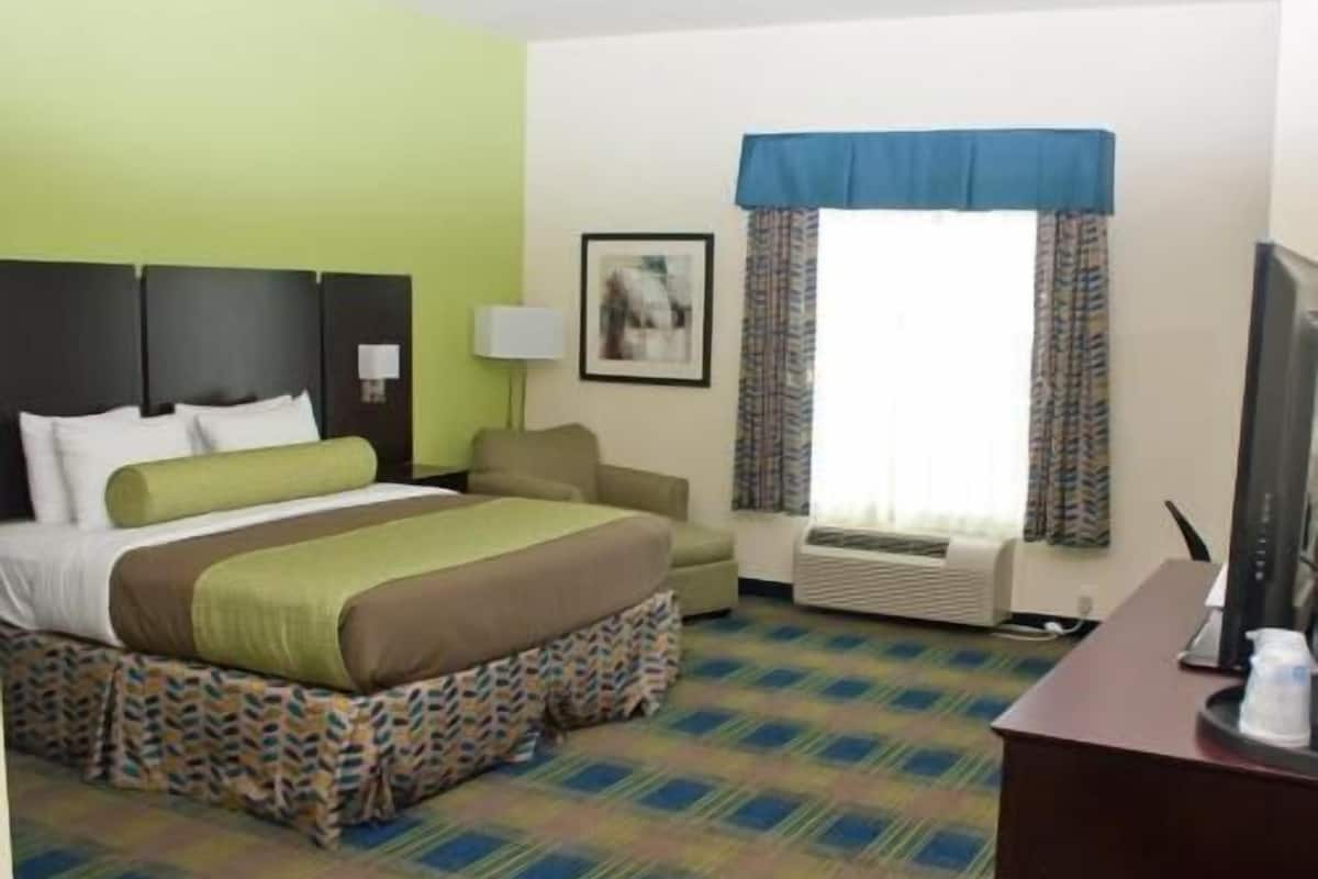 In-room safe, desk, laptop workspace, iron/ironing board