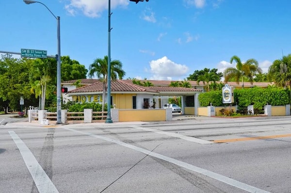 Gables Cove Hotel - Coral Gables, FL