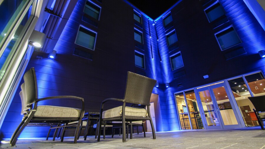 Holiday Inn Express & Suites Miami Airport East by IHG