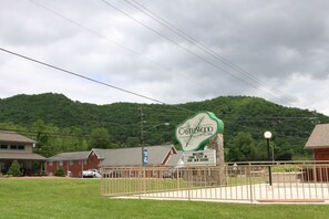 Front of property - Castlewood Inn (Maggie Valley)