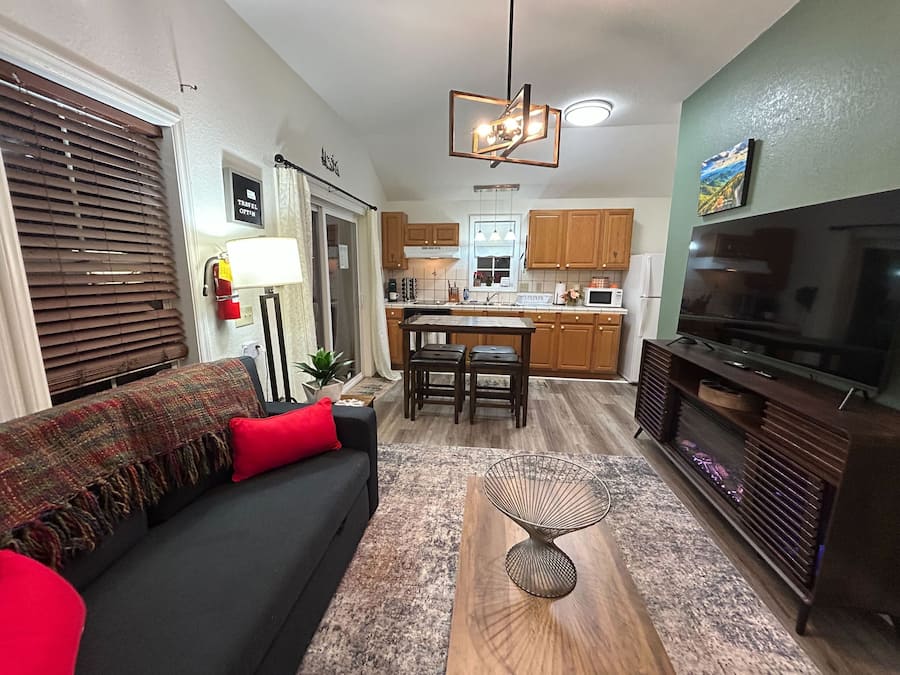 Deluxe Cabin, Multiple Beds, Non Smoking | Private kitchen | Fridge, microwave