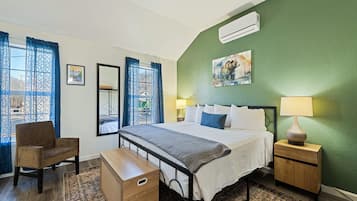 Deluxe Cabin, Multiple Beds, Non Smoking | Desk, blackout curtains, free WiFi, bed sheets