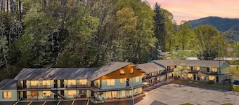 Castlewood Inn