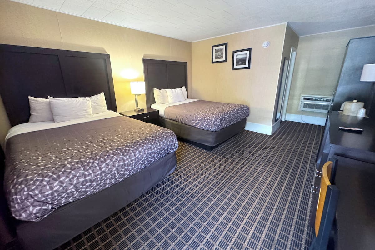Desk, blackout drapes, free WiFi, bed sheets