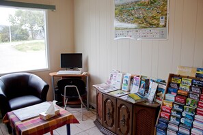 Interior entrance - Grandview Motel (Kamloops)