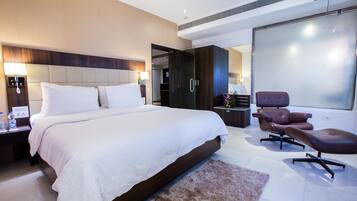Minibar, in-room safe, desk, iron/ironing board