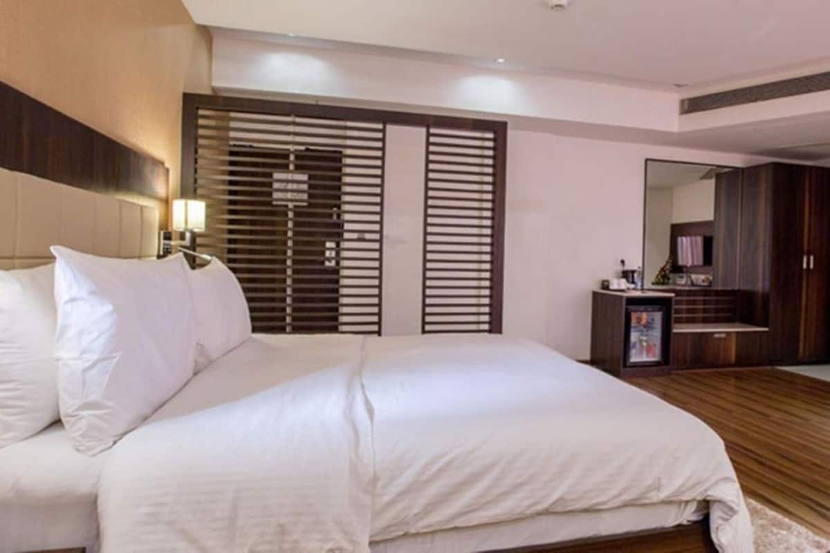 minibar, in-room safe, desk, iron/ironing board