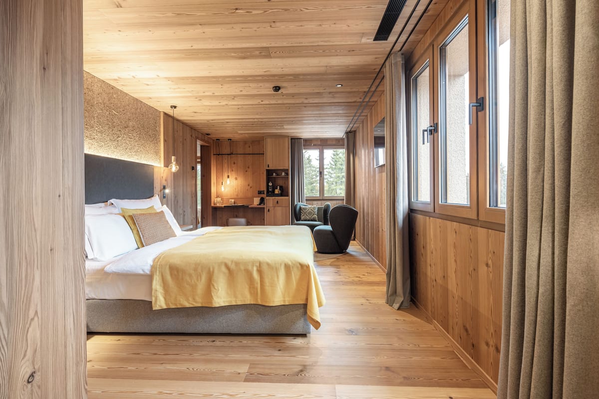 standard suite, balcony | 1 bedroom, hypo-allergenic bedding, free minibar, in-room safe