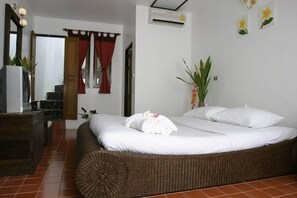 Premium bedding, minibar, in-room safe, soundproofing