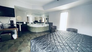 Premium Room, 1 King Bed, Non Smoking | Desk, free WiFi, bed sheets - Falcon Motel Brossard (Brossard)