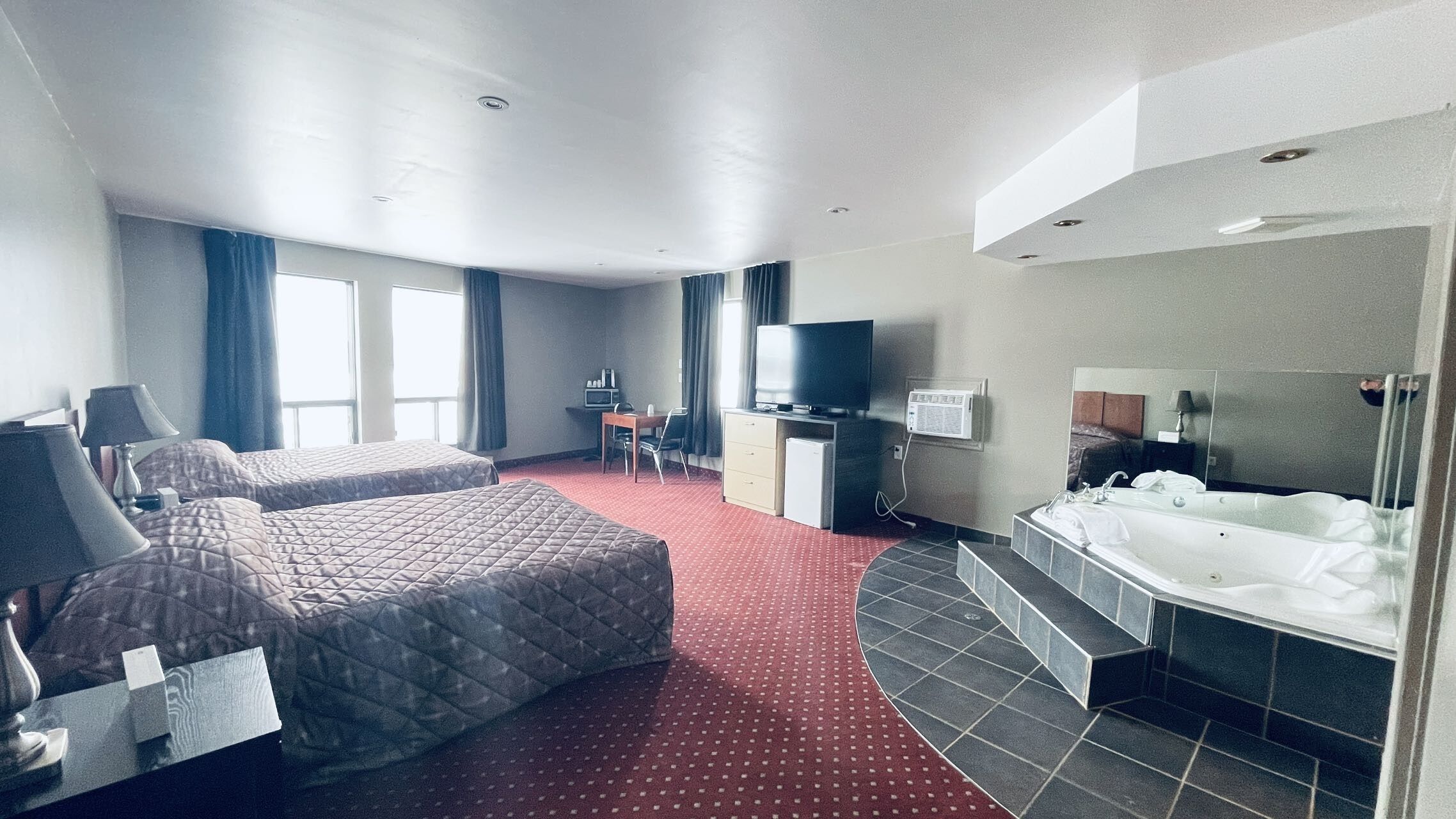 Premium tweepersoonskamer, 2 tweepersoonsbedden, niet-roken | Een bureau, gratis wifi, beddengoed