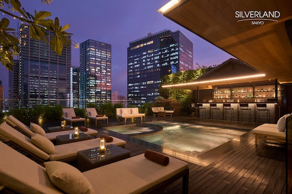 Poolside bar