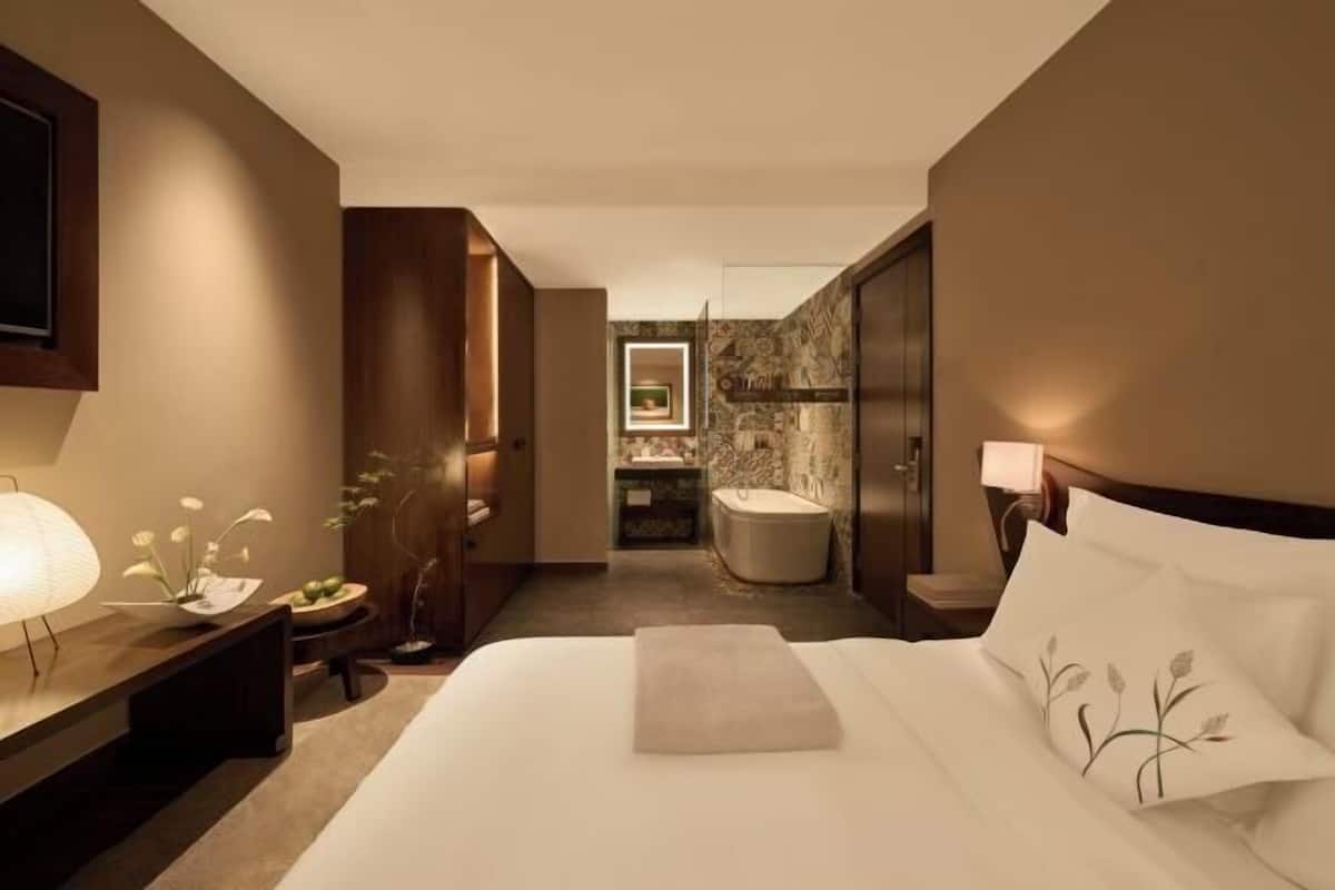 In-room safe, blackout curtains, free WiFi, bed sheets