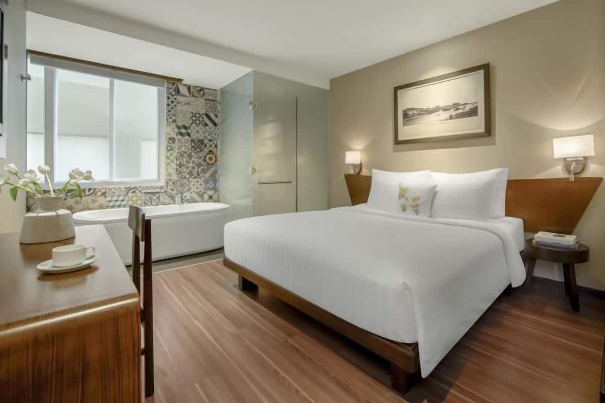 In-room safe, blackout curtains, free WiFi, bed sheets