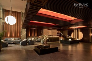 Lobby sitting area - Silverland Sakyo Hotel & Spa (Ho Chi Minh City)