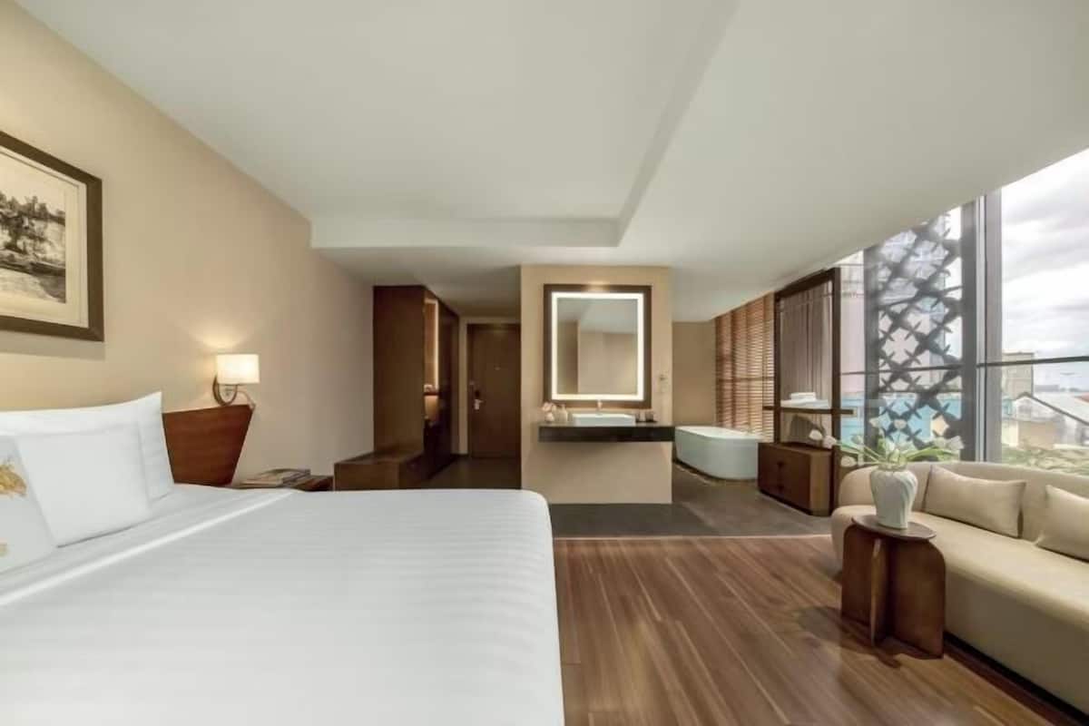 In-room safe, blackout curtains, free WiFi, bed sheets