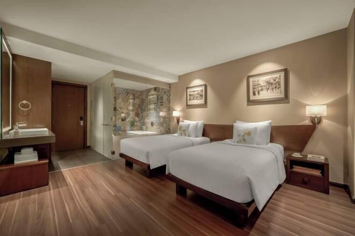In-room safe, blackout curtains, free WiFi, bed sheets