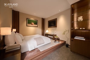 In-room safe, blackout curtains, free WiFi, bed sheets