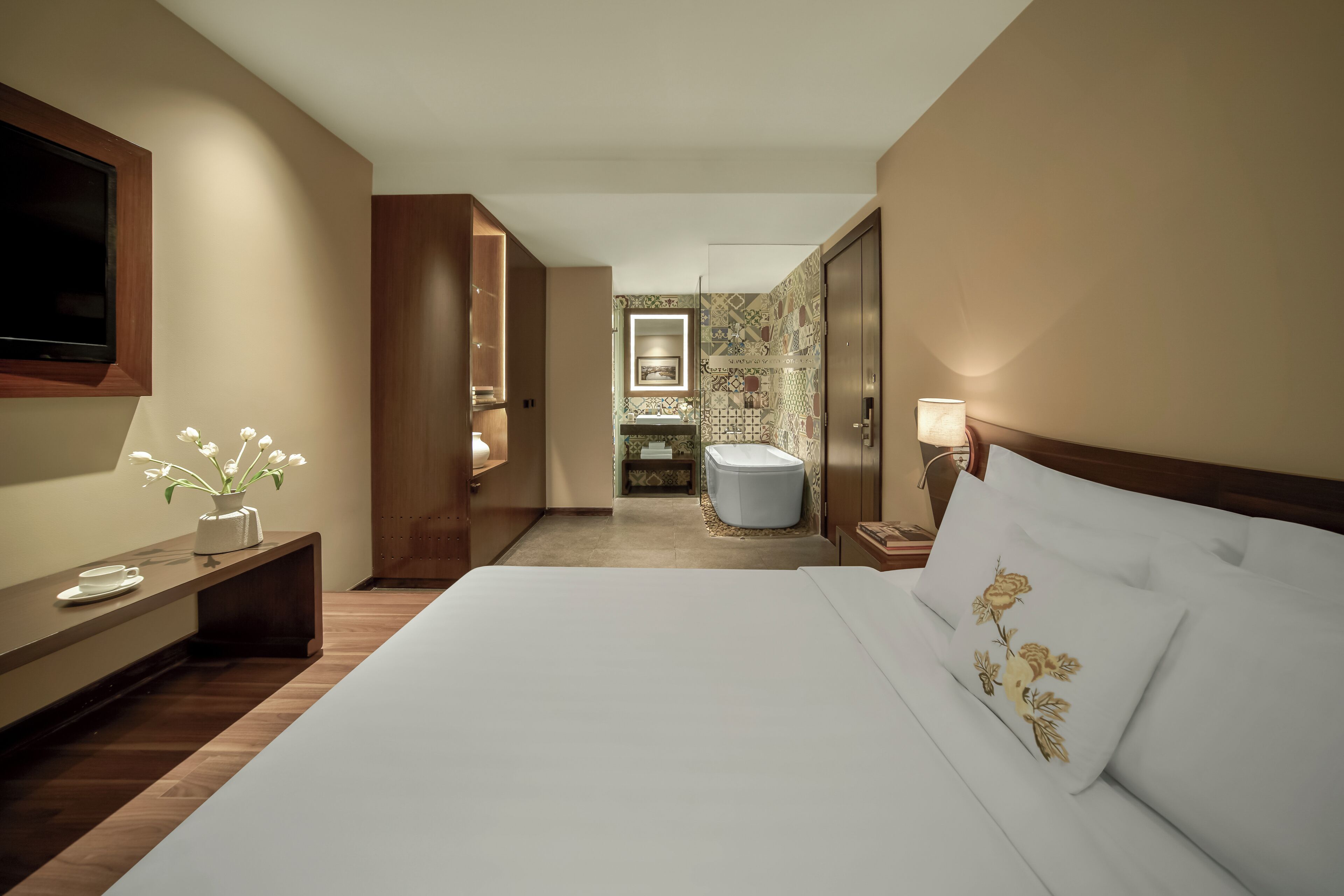 stillness studio double (no window) | in-room safe, blackout curtains, free wifi, bed sheets