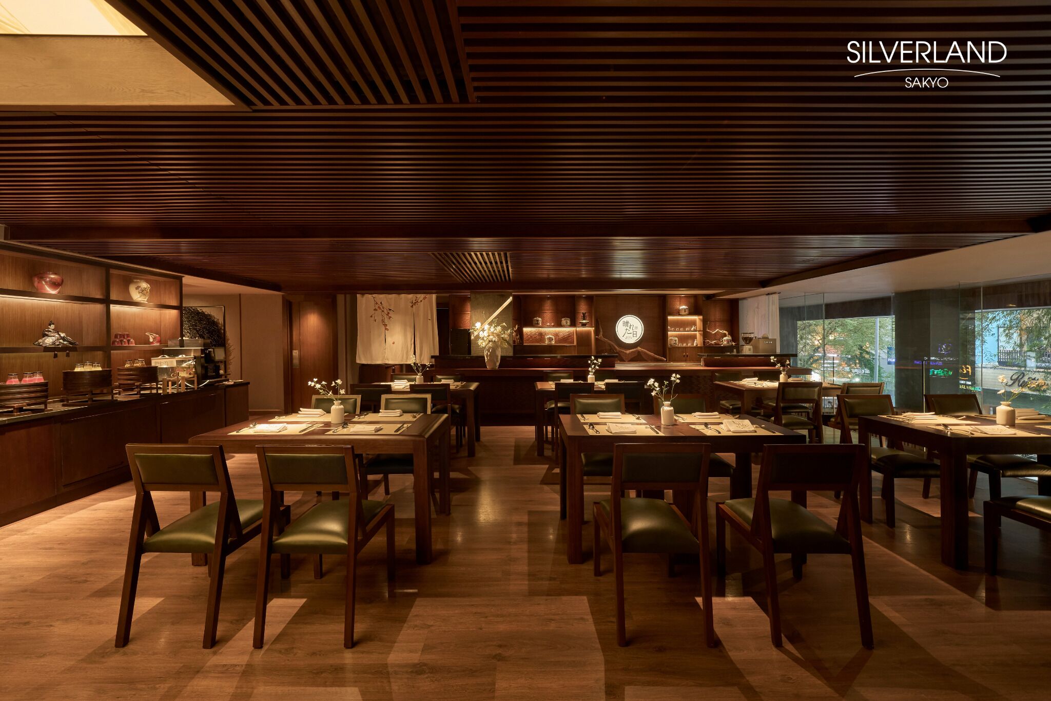 Phục vụ bữa sáng, bữa trưa, bữa tối, món Nhật Bản 