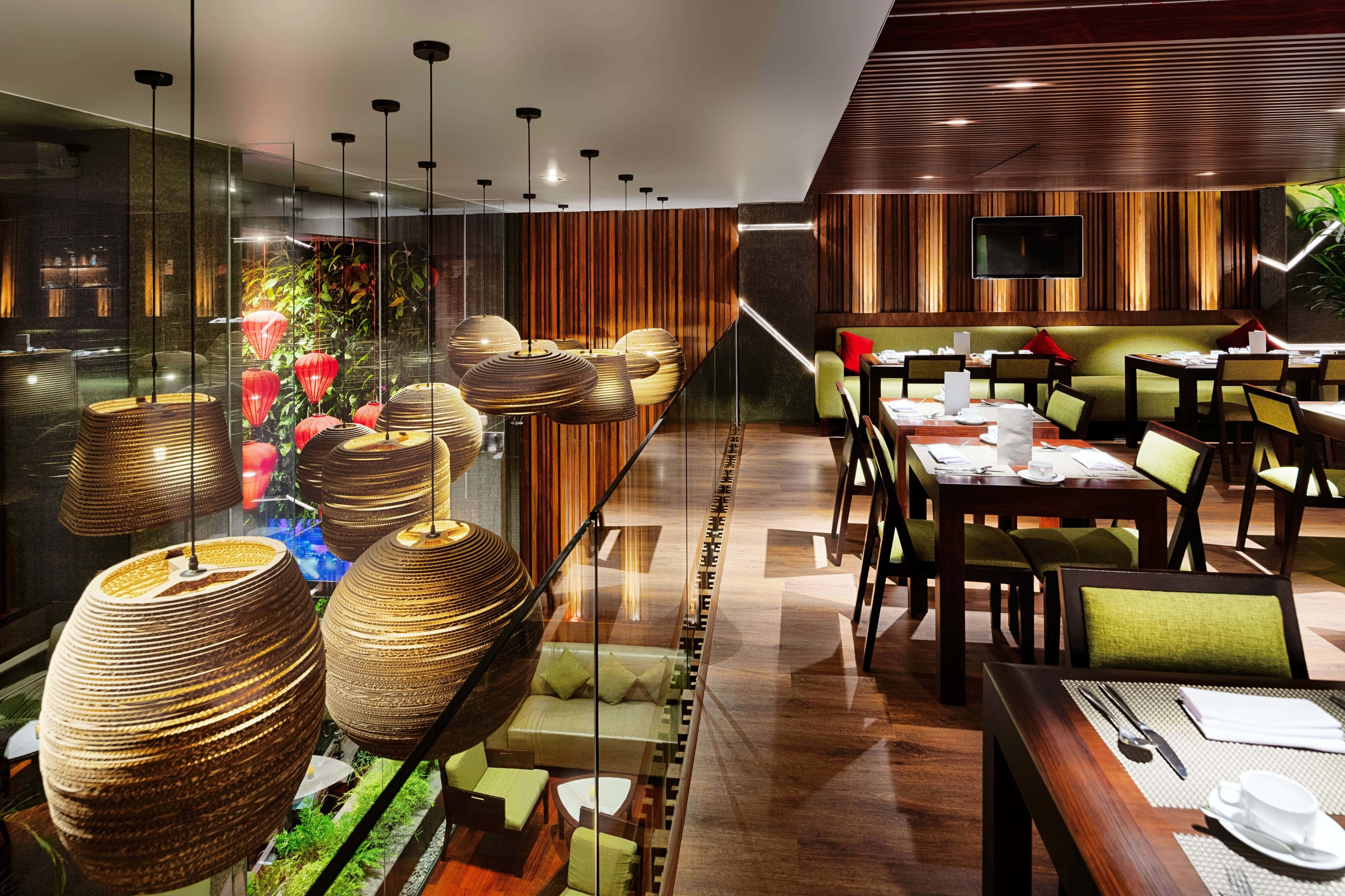 daily buffet breakfast (vnd 300000 per person)