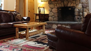 Fireplace - Fawn Ridge Lodge (Lake Placid)