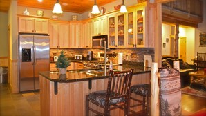 Dining - Fawn Ridge Lodge (Lake Placid)